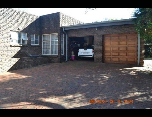 4 BEDROOM HOUSE FOR SALE IN SELECTION PARK